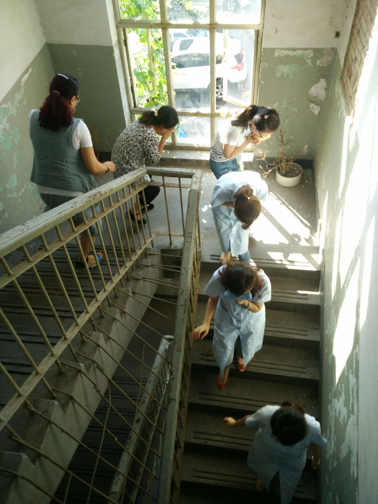 保卫科、财务部联合开展消防演练