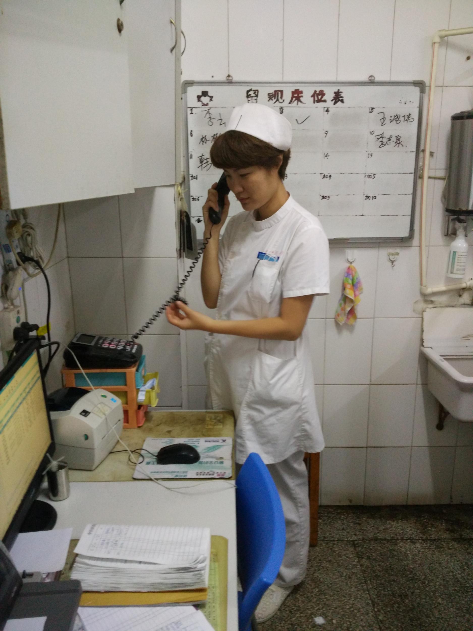 保卫科与急诊联合开展反恐防暴应急演练