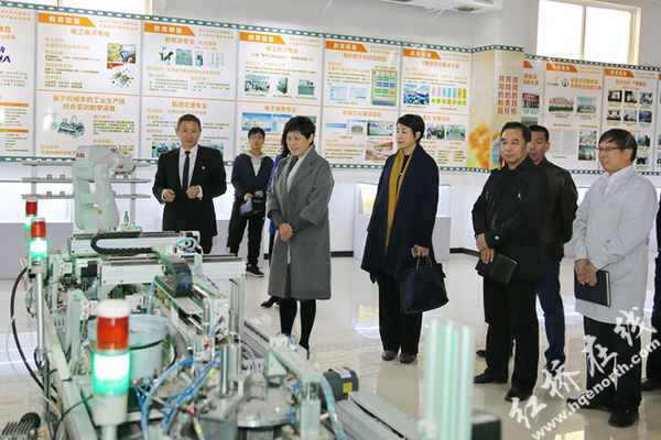 【十九大精神进企业】 区委书记曲孝丽深入企业宣讲党的十九大精神