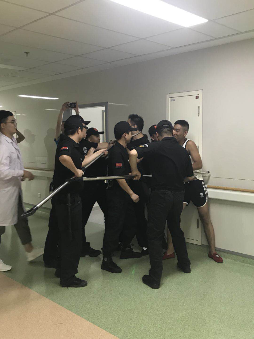 保卫科、护理部联合开展安全演练