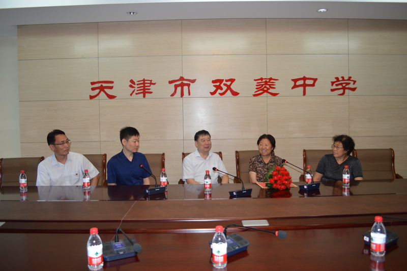和平区总工会到双菱中学进行教师节慰问