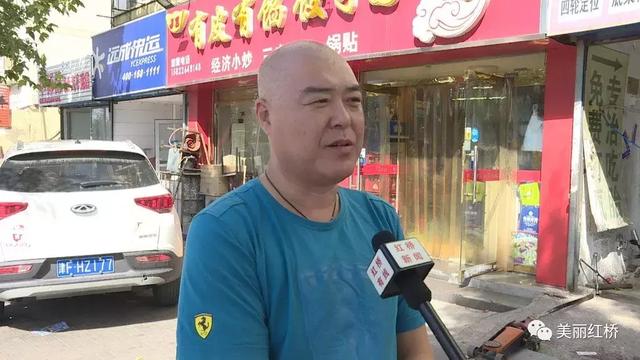 “创文创卫进行时”商户自查自改,雨水井口脏污治理见成效