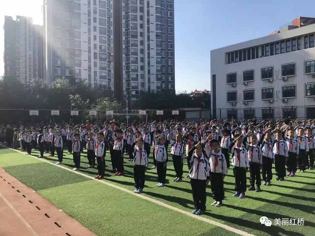 “创文创卫进行时”红桥的孩子们,你们敬礼的样子,真美!