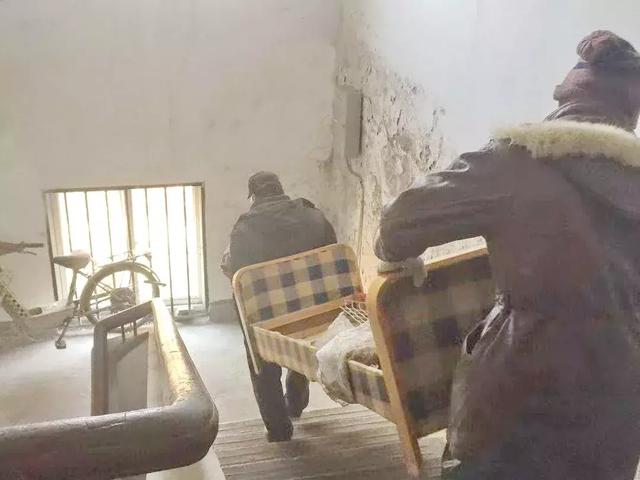 “创文创卫进行时”是的,我们和楼道杠上了……