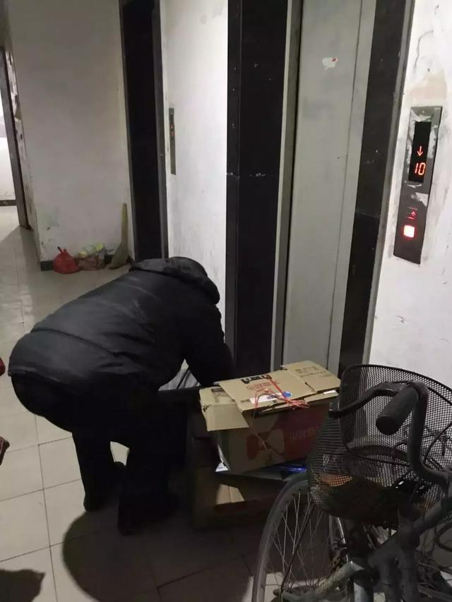 “创文创卫进行时”是的,我们和楼道杠上了……