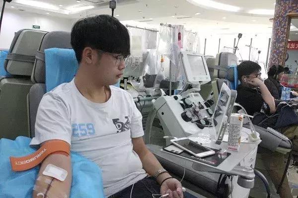【津城暖一度】无偿献血让春节充满爱天津市700余人献血过大年