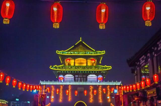 【元宵时间】别刷故宫夜景啦!咱家门口这个地方一样美出天际……