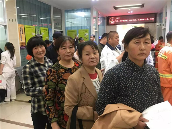 烟台外来人口体检_杭州医务人员为外来务工人员体检