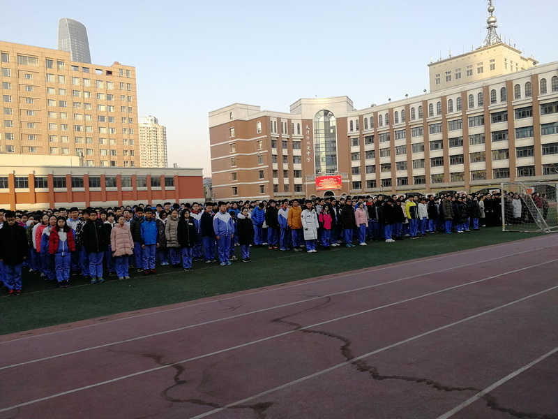 双菱中学深入开展"践行雷锋精神 争做向上向善青少年"活动