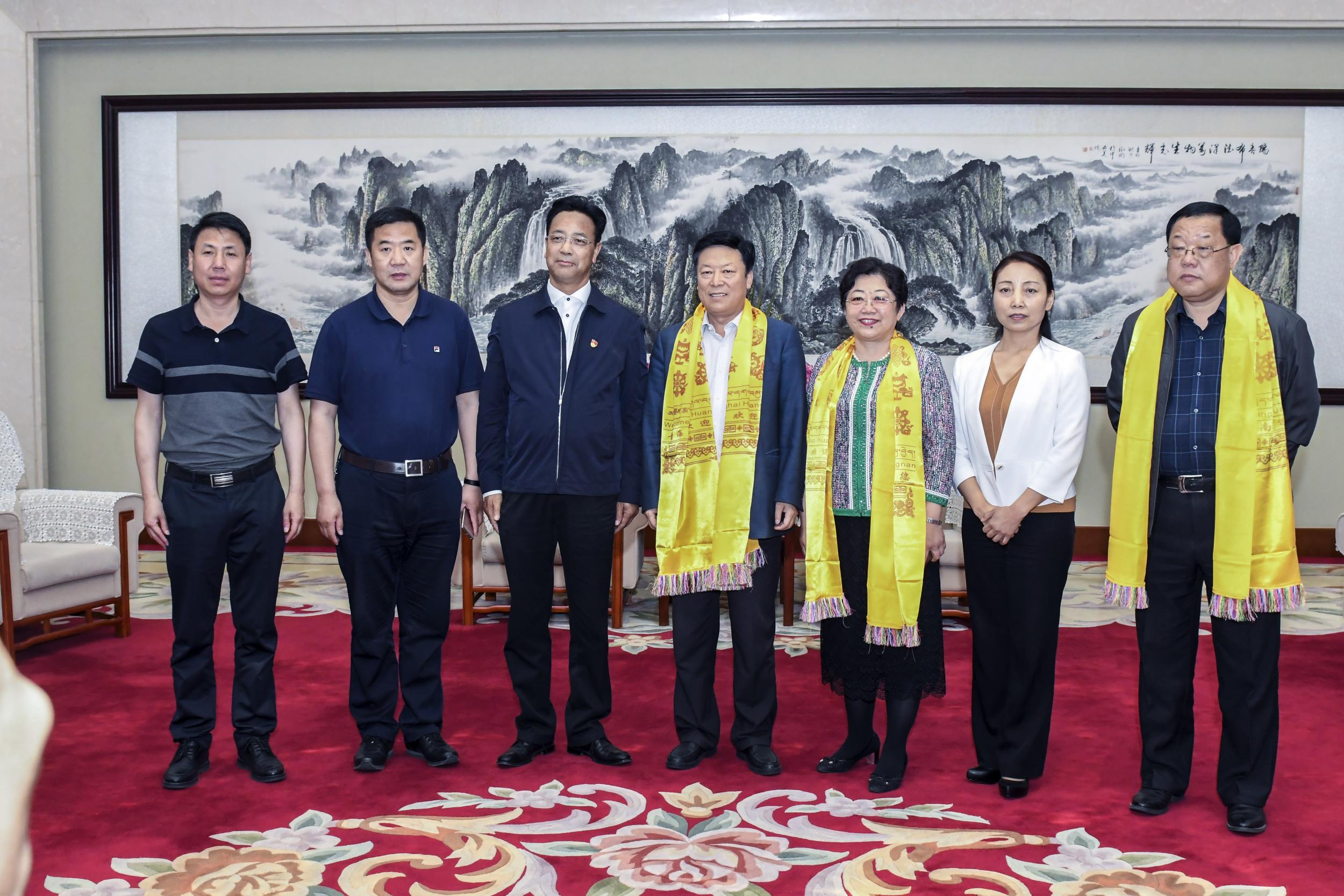 许红星会见青海省黄南州人大客人