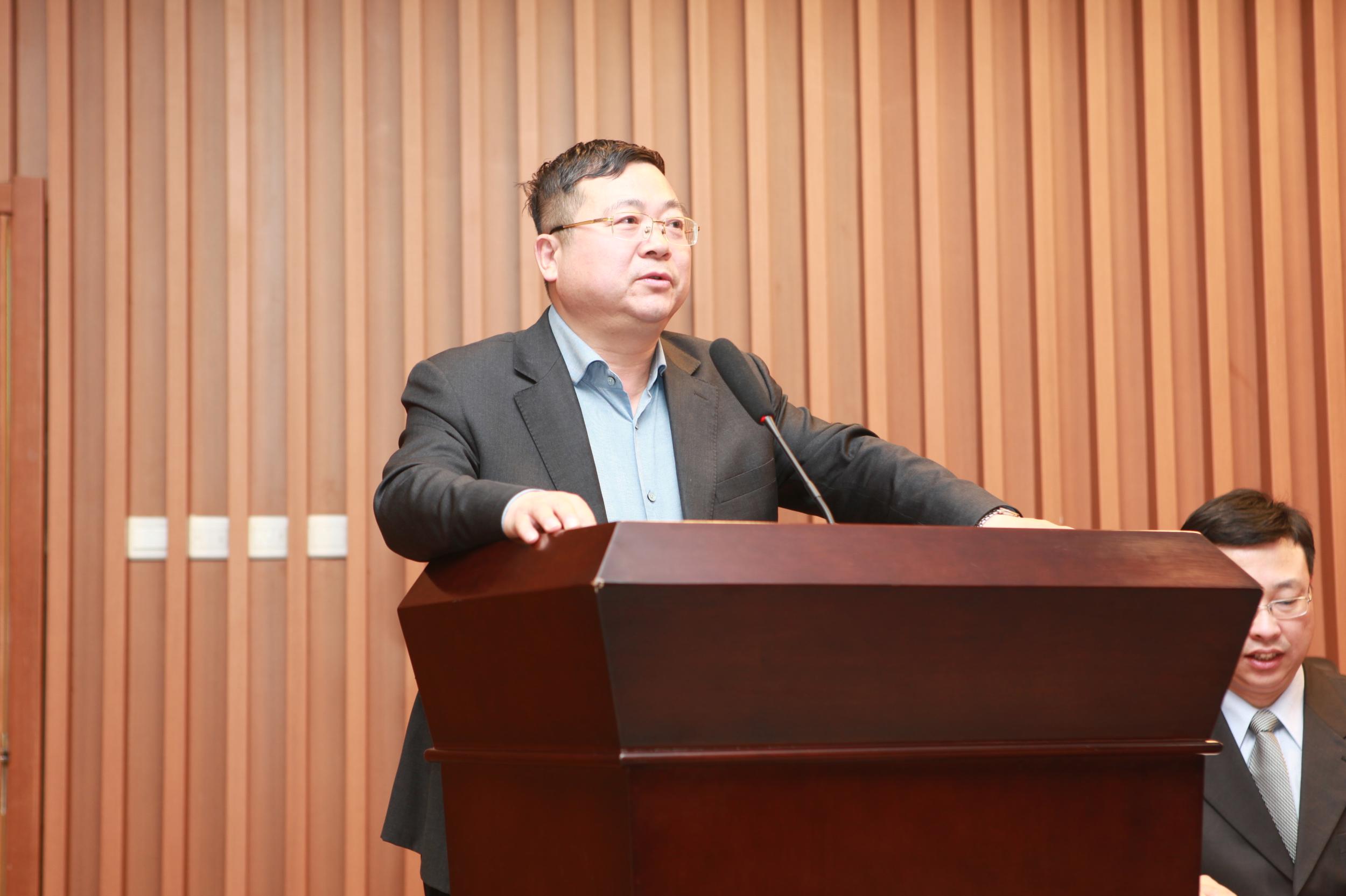 郭利平校长发表讲话